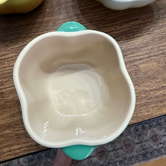 Le Creuset Green Pepper-Shaped Stoneware - Picture 3 of 5